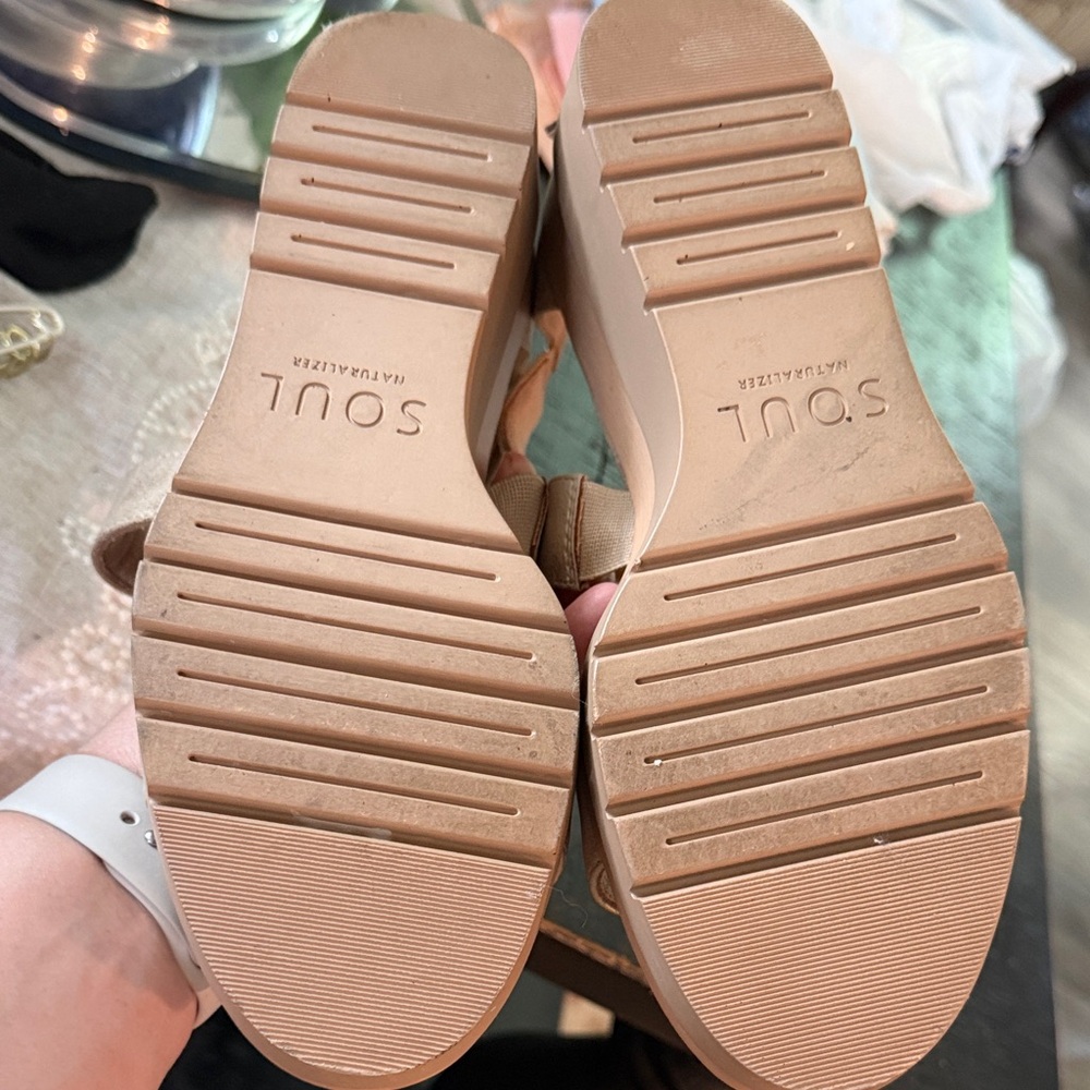 SOUL Naturalizer Metallic Gold Crisscross Wedge Sandals - Picture 5 of 9